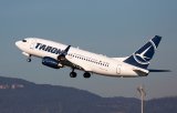 Un avion Tarom a aterizat de urgenţă la Timişoara: La bord se afla un pasager cu Covid