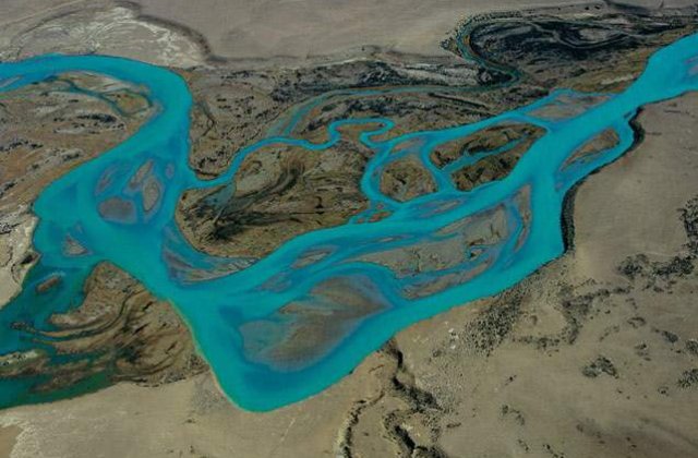 Fara cuvinte: Terra vazuta de sus