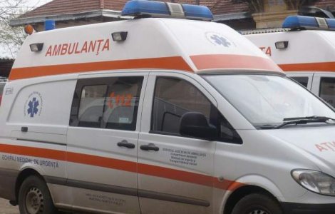 Tragedie pe DN58: 2 morti si 13 raniti dupa ce un microbuz a fost lovit de un autoturism
