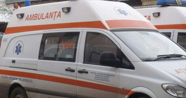 Tragedie pe DN58: 2 morti si 13 raniti dupa ce un microbuz a fost lovit de un autoturism