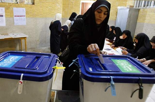 Iranienii isi aleg presedintele: Sectiile de votare s-au deschis