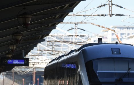 Circulaţia trenurilor de la Gara de Nord la Otopeni, întreruptă pentru 12 zile