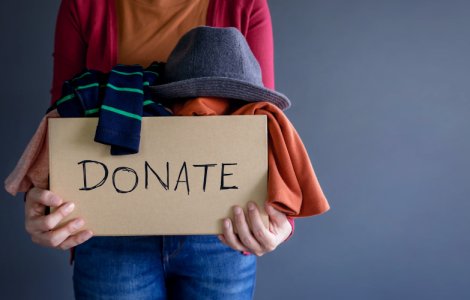 Mureș: Donații de îmbrăcăminte şi încălţăminte pentru familiile sărace