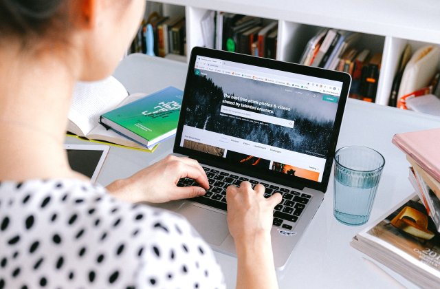 Facultatea de Jurnalism și Științele Comunicării din București a lansat biblioteca virtuală