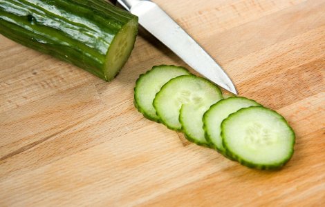  Top  5 lucruri care se întâmplă în corpul tău dacă mănânci un castravete pe zi