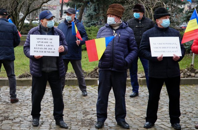Sindicaliştii din transportul feroviar protestează în fața Guvernului