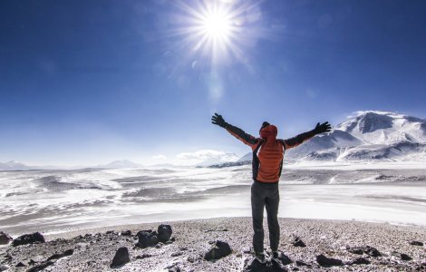 Un tânăr din Petroșani a reușit să cucerească cel mai înalt vulcan din lume