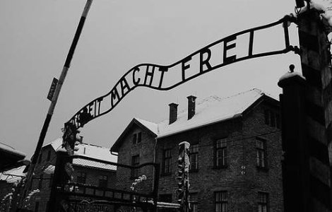 Inscriptia furata de la intrarea in lagarul Auschwitz a fost gasita