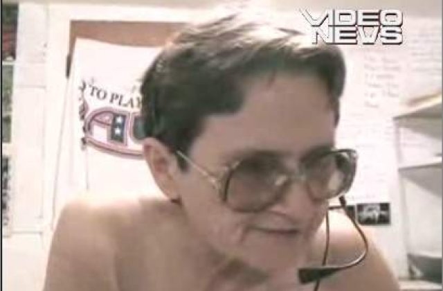 [VIDEO] Bunica-porno, la linia fierbinte