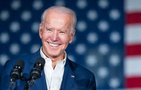 Biden vrea să înlocuiască flota guvernului cu 650.000 de mașini electrice