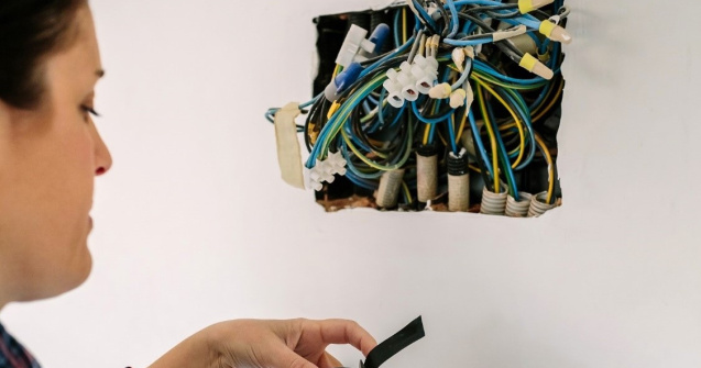 Ce ai de făcut dacă vrei să îți schimbi furnizorul de energie electrică?