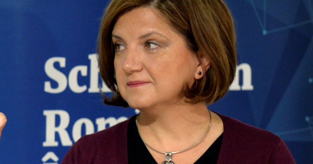 Raluca Prună: „Autoritățile stau și tolerează rețele de vaccinări paralele”