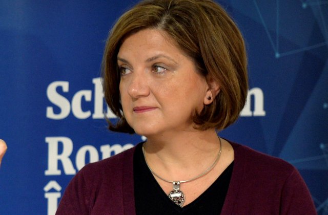 Raluca Prună: „Autoritățile stau și tolerează rețele de vaccinări paralele. Scapă cine poate, succes”