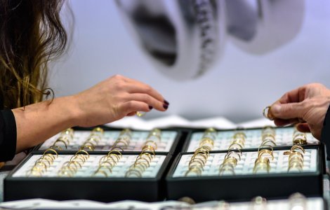 Jaf cu topoare la un magazin de bijuterii din Paris