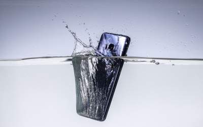 Ți-ai scăpat telefonul în...