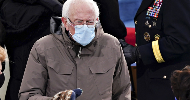 Bernie Sanders a strâns 1,8 milioane de dolari cu fotografia de la învestitură