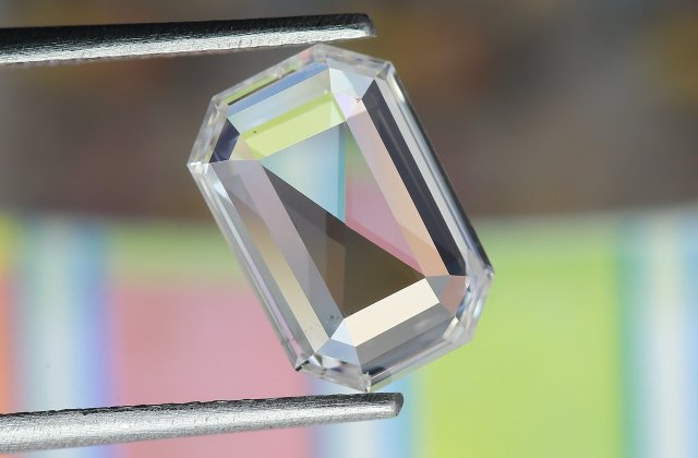 Un diamant alb de 378 de carate, descoperit &icirc;ntr-o mină din Botswana