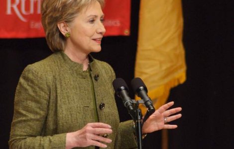 Ce ii cere Hilary Clinton lui Mos Craciun?