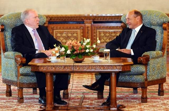 Directorul CIA, catre Traian Basescu: SIE si SRI sunt remarcabile
