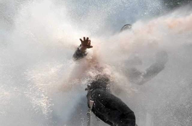 Istanbul: Fortele de ordine au introdus substante chimice in tunurile cu apa