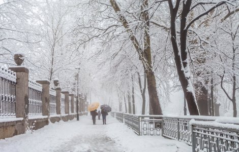 Alertă de vreme rea: Precipitații mixte, polei și intensificări ale vântului