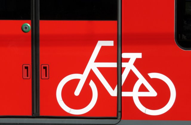 CFR introduce vagoane speciale pentru biciclete! Care este ruta pe care acestea vor circula