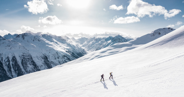 Intervenții pe pârtiile de schi după ce 17 persoane s-au accidentat