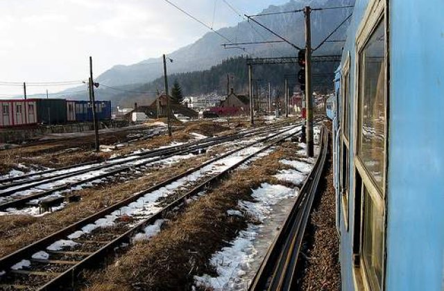Craiova: Masina spulberata de tren pe trecerea de cale ferata