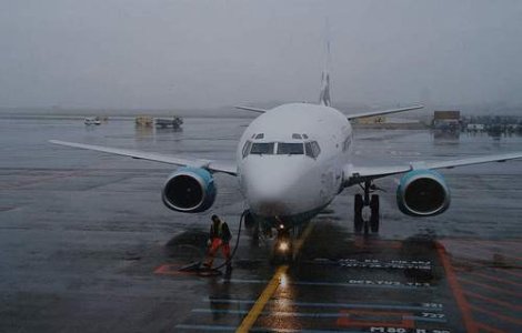 Iasi: Un avion cu 30 de pasageri a iesit de pe pista la aterizare