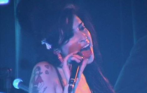 Amy Winehouse se marita la dezintoxicare