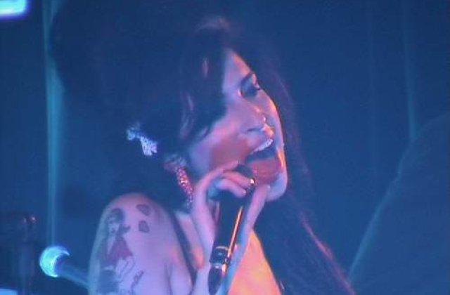 Amy Winehouse se marita la dezintoxicare