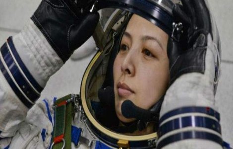 Curs de fizica, sustinut de o astronauta chineza de pe orbita terestra
