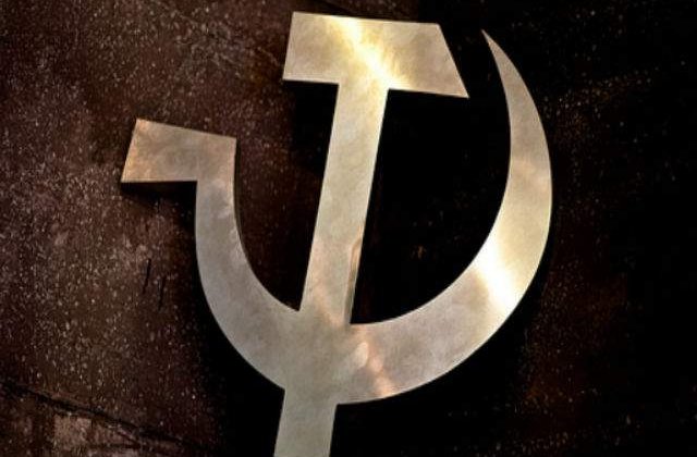 Simbolurile comuniste si naziste, interzise permanent in Letonia