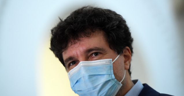 Nicușor Dan, despre autobuzele școlare: „O măsură populistă a ex-primarului”