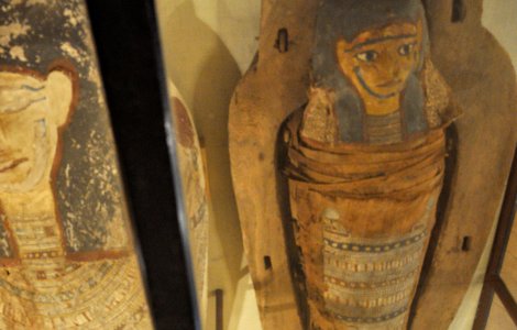 Egipt: Arheologii au descoperit mumii din Antichitate cu amulete din aur în formă de limbă