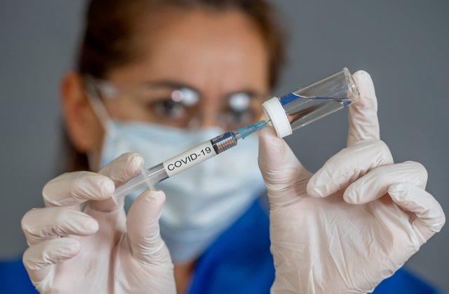 O femeie din V&acirc;lcea, vaccinată cu a doua doză de vaccin anti-Covid, a suferit paralizie temporară facială