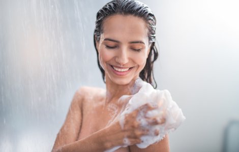  Top  Fără riduri premature: 5 beneficii ale renunțării la săpun în timpul dușului