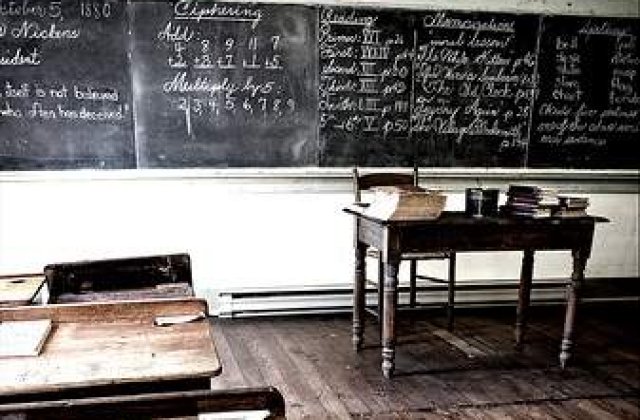 Guvernul a decis: 15.000 de posturi vor fi reduse in invatamant