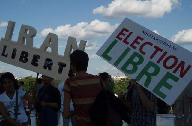 Iran: Arestari si retineri masive ale opozantilor lui Ahmadinejad