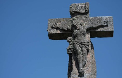 Solutie pentru ridicarea moralului in timp de criza: L-au inscaunat pe Iisus rege