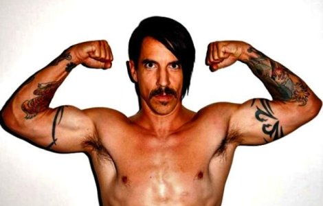  Video  Solistul trupei Red Hot Chili Peppers s-a batut cu un agent de paza