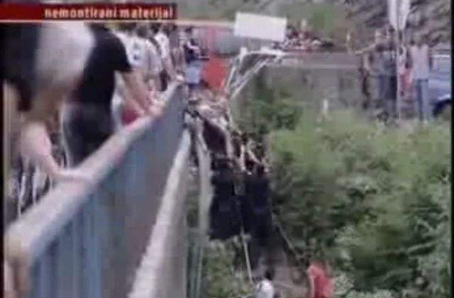 Un autocar romanesc s-a prabusit intr-o prapastie in Muntenegru: 16 morti si 32 de raniti