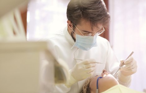 Stomatologii și dermatologii ar putea fi încadrați în campania de vaccinare
