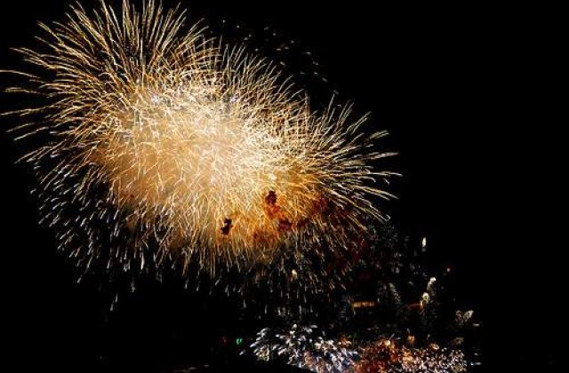 Cum au petrecut vedetele noaptea dintre ani?