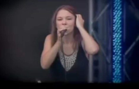 Muzica a mai pierdut o voce: Lhasa de Sela a murit