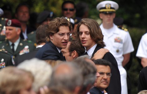 Fiul cel mare al lui Sarkozy, scapat miraculos din alunecarile de teren de la Rio