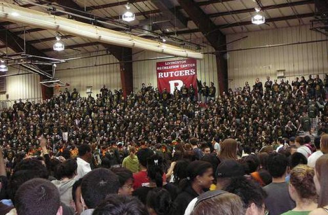 Vrea sa asiste la 38 de meciuri pentru a intra in Cartea Recordurilor