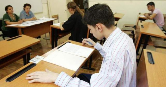 Elevii de clasa a VIII-a sustin marti evaluarea nationala la limba romana
