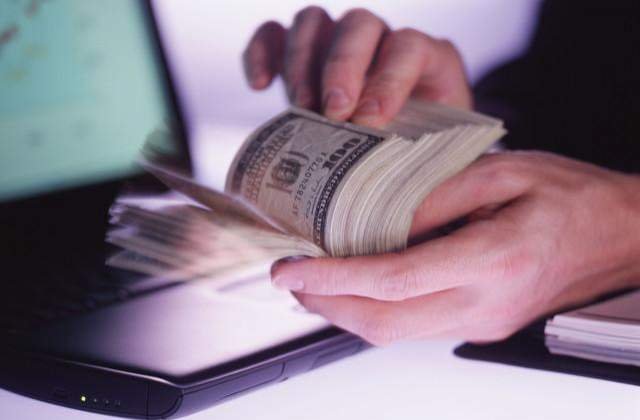 Creditul pentru firme si populatie a crescut in luna mai cu 0,8%