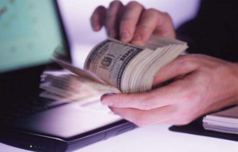 Creditul pentru firme si populatie a crescut in luna mai cu 0,8%